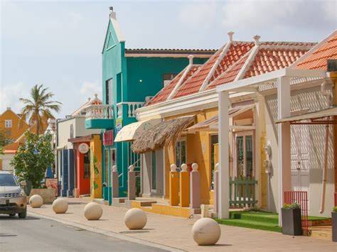 Trinidad met kleurrijke panden en straatleven