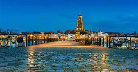 havenzicht en historische gebouwen
