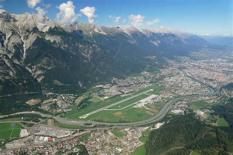 Innsbruck luchthaven en parkeergarages kaart