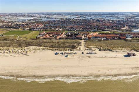 strandtenten en restaurants langs de kust