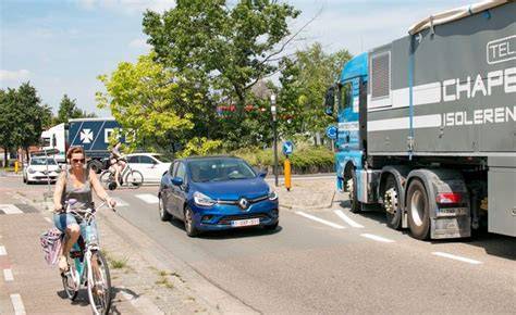 zone langs Olympiaweg met vrachtverkeer