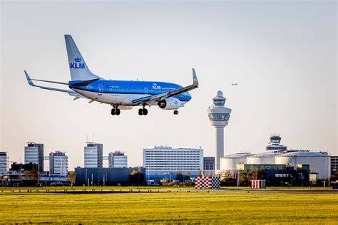 KLM-vlucht KL877 terugkeer foto of video (een vliegtuig op Schiphol)