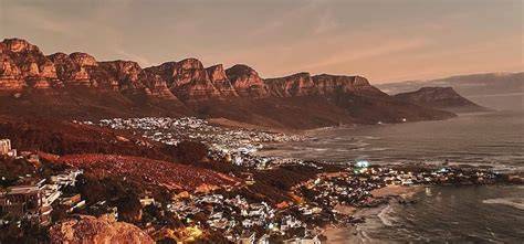 Kaapstad panorama bij zonsondergang