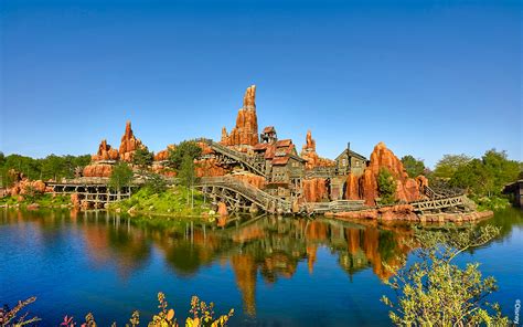 Big Thunder Mountain achtbaan illustratie (berg en baan)