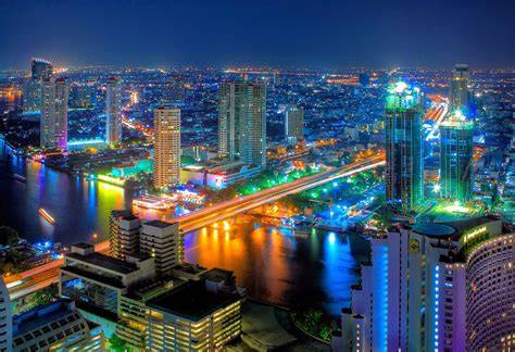 Bangkok skyline bij avond