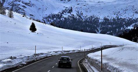 veilig rijden in besneeuwde bergen