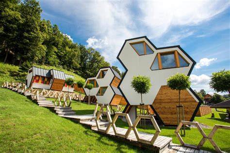 Beeland Skok en Garden Village