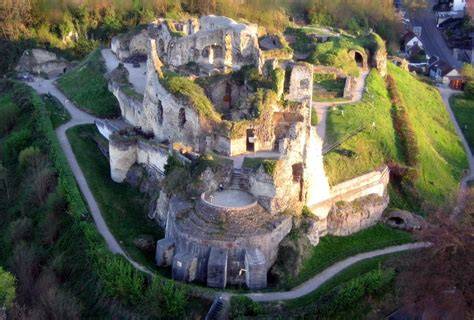 Kasteelruïne en Fluweelengrot in Valkenburg