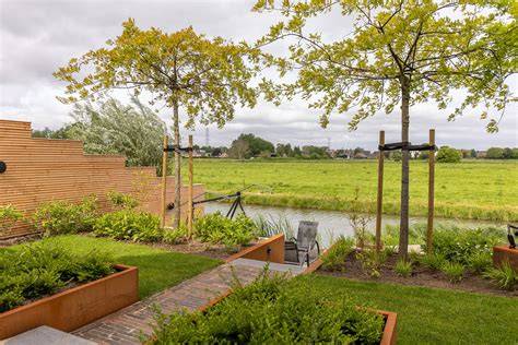 overzichtelijke ligging aan water en natuur