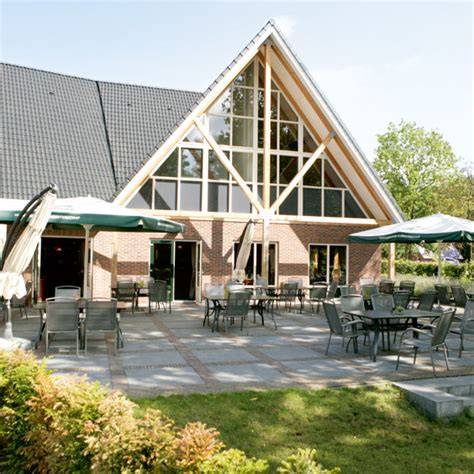 restaurant en wellnessfaciliteiten op het park
