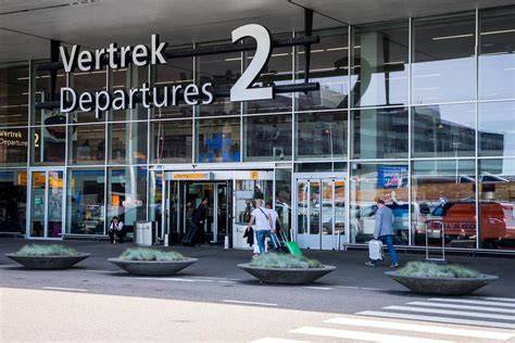 illustratie van afstand tussen vertrekhal en pieren